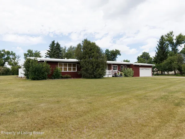 581 4th Ave SE, Beach, ND 58621