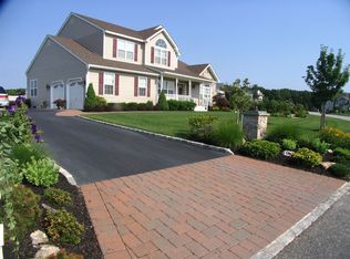 2 Forsythia Ct, Miller Place, NY 11764