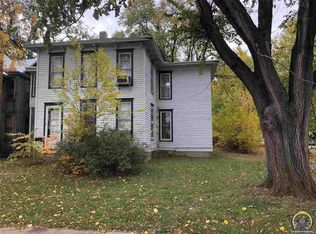 921 SW 10th Ave, Topeka, KS 66604