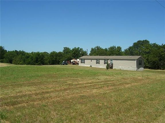2nd image of 915 County Road 2900