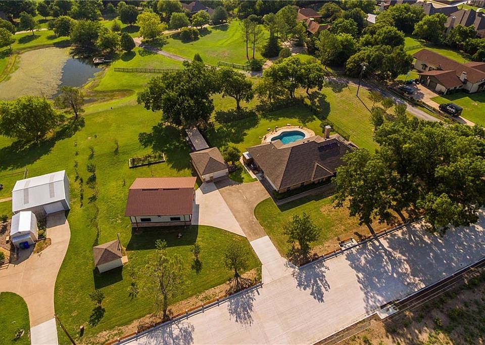 1st image of 2709 Shady Oaks Ln