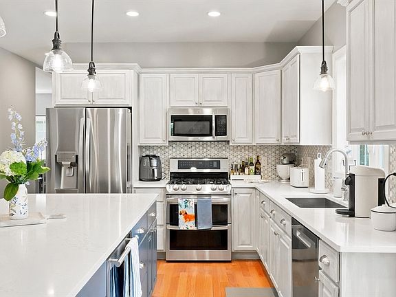4th image of 113 Thurlow St