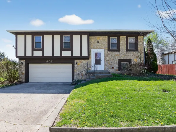 607 Rahkewood Dr, Indianapolis, IN 46217