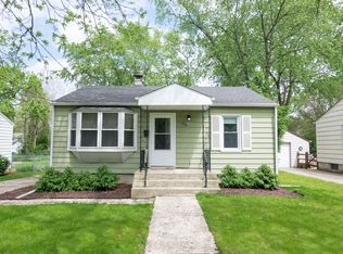 673 Clark St, Elgin, IL 60123