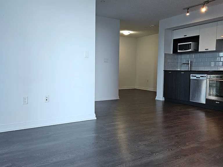 275 Village Green Sq #316 — Photo 9