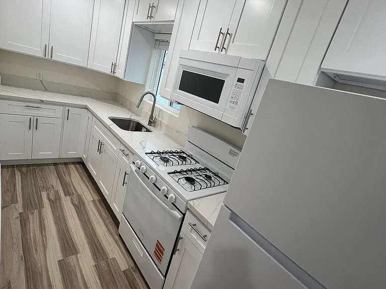 1340 Hudspeth St #C — Photo 3
