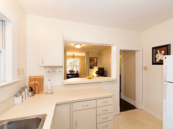4th image of 110 Orleans Cir