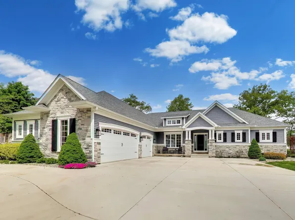 2501 Pennington Pl, Valparaiso, IN 46383