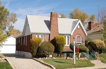 1st image of 427 Kensington Ave