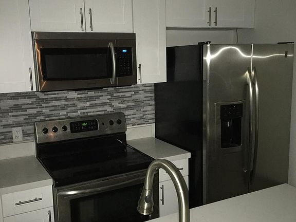 2nd image of 410 SE 13th St APT 3