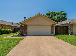 1727 Red Bud Ln, Euless, TX 76039