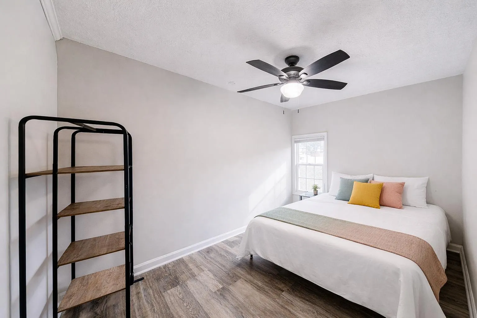 4 bed, 4.0 bath, 1851 sqft, $602 — Photo 1