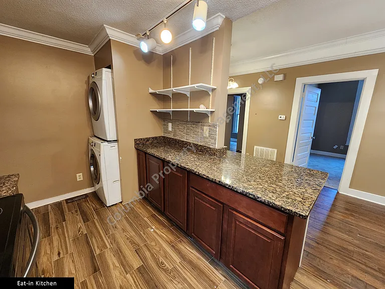 1907 Henderson St — Photo 15