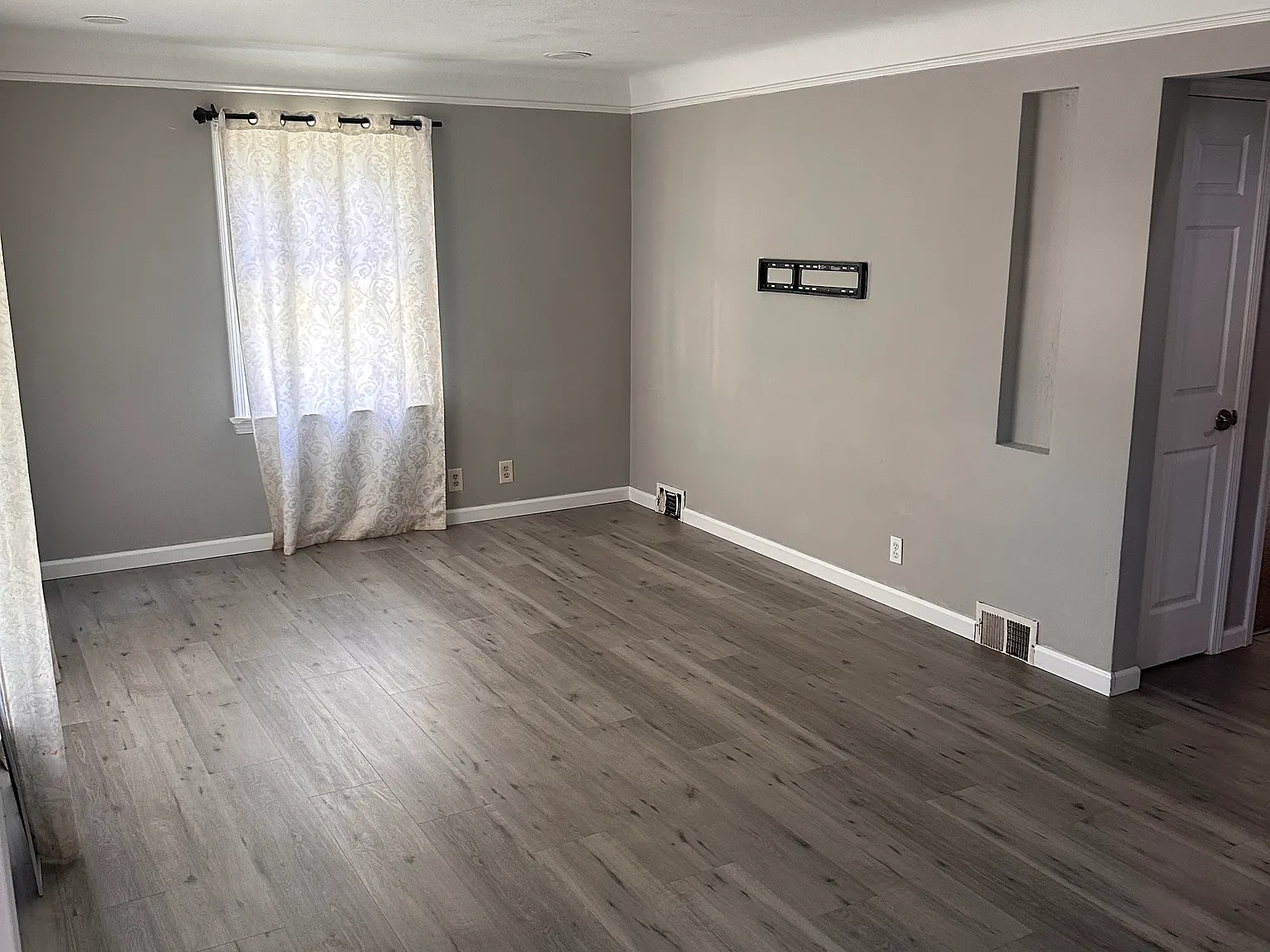 3 bed, 1450 sqft, $2,200 — Photo 2