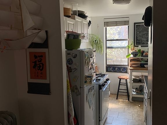 3rd image of 225 E 2nd St #3