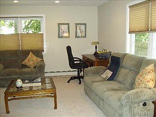 5th image of 255 Park Ln