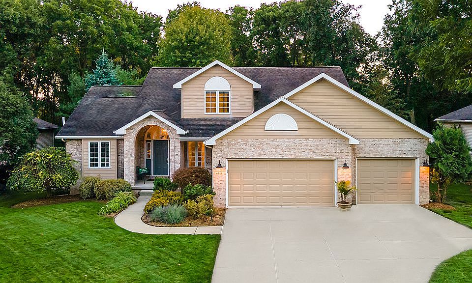 1st image of 6748 English Oak Dr