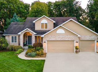 6748 English Oak Dr, East Lansing, MI