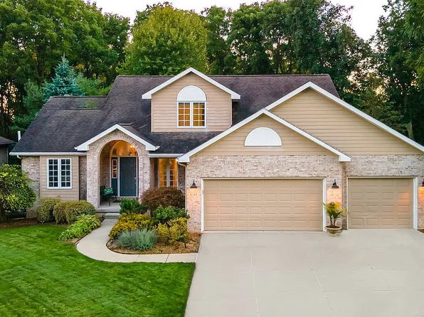 6748 English Oak Dr, East Lansing, MI 48823