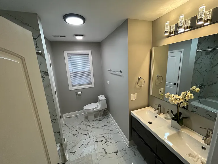10558 S Calumet Ave #11 — Photo 6