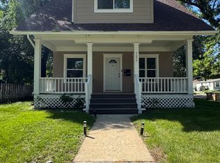 123 7th St NW #B, Minot, ND 58703