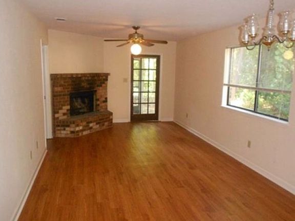 3rd image of 3198 Ginger Dr APT A