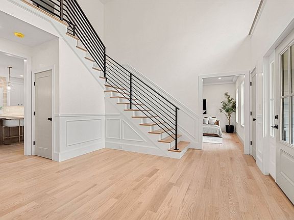 3rd image of 100 Marblehead St