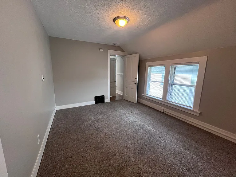 1140 Fremont Ave NW — Photo 6