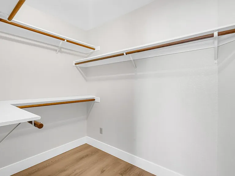 5650 Edgeview Dr — Photo 44