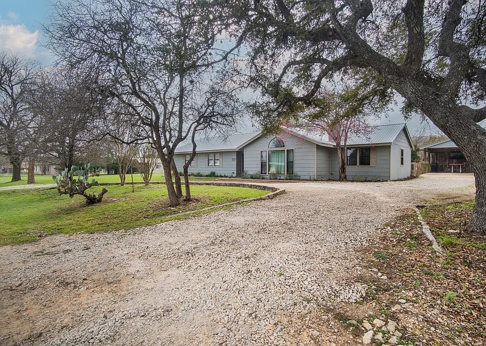 1st image of 1015 Oakridge Dr