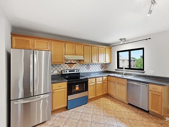 2nd image of 2215 W Nichols Rd #21F