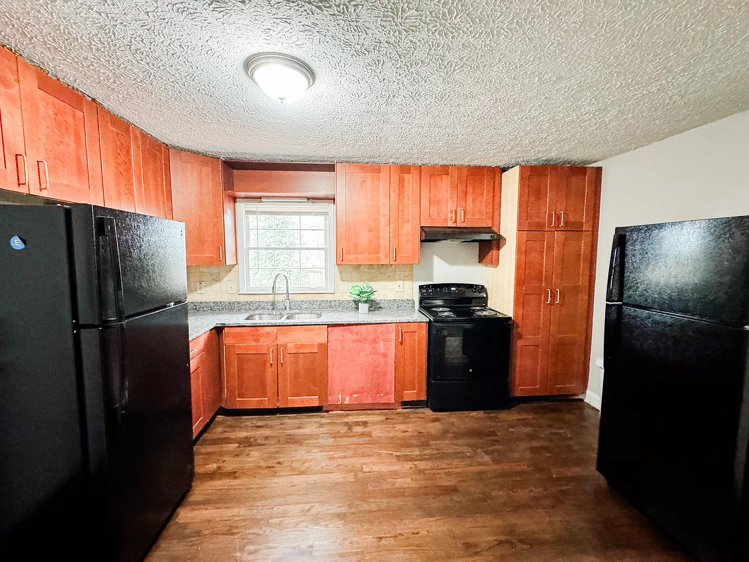 4 bed, 4.0 bath, 2300 sqft, $1,009 — Photo 4