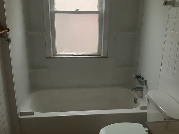 5th image of 3566 E 151st St