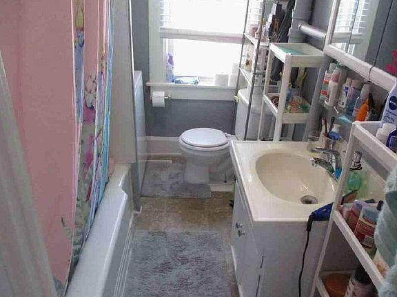 Bathroom w/ washer dryer