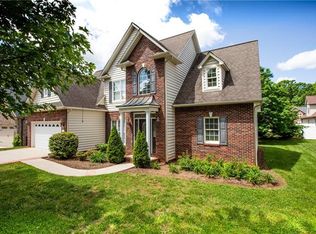 1851 Waterbury Ct, Hickory, NC 28602