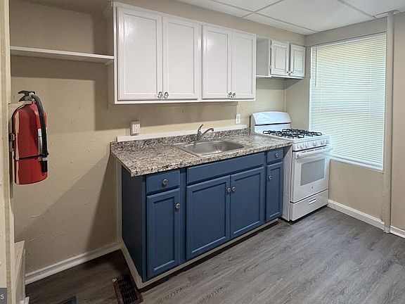 2nd image of 525 Green St