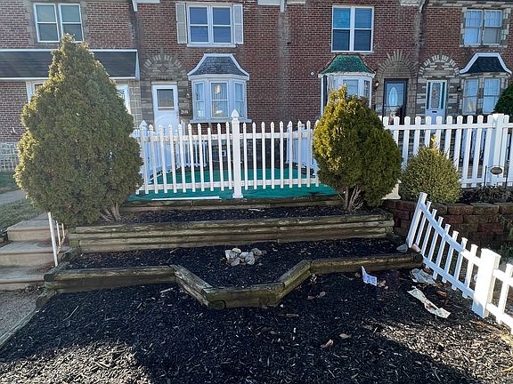 5th image of 2846 Devereaux Ave