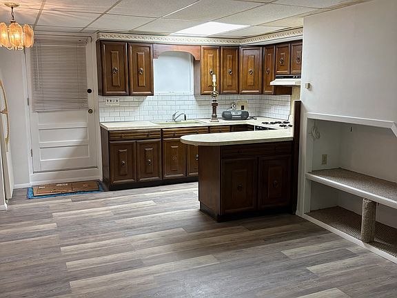 5th image of 1414 Manor Ln #A