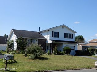4 Patricia Dr, Troy, NY 12180