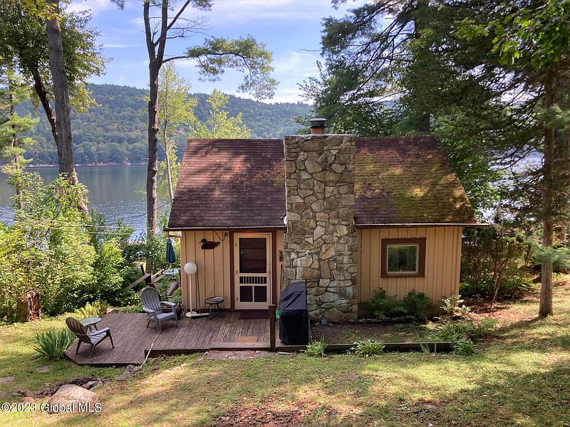 2nd image of 2878 N Shore Road