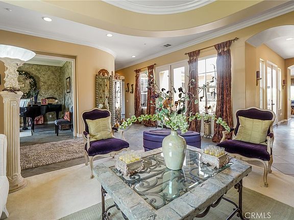 4th image of 889 Highridge St