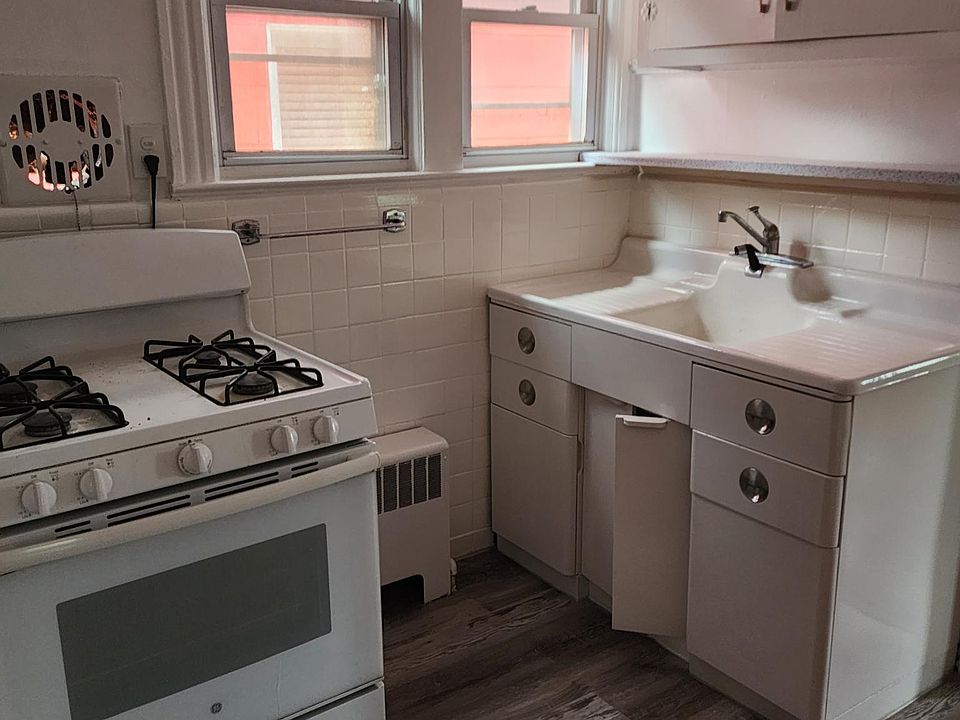 1st image of 34 Dixon St #398