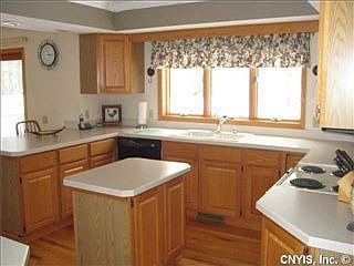 3rd image of 3277 Greenleafe Dr