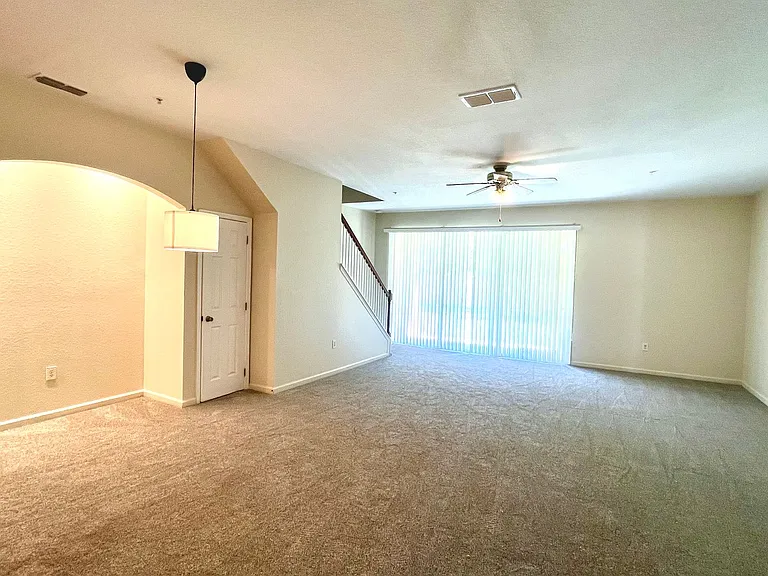 2950 Ashland Ln S — Photo 5