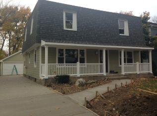 560 S Lodge Ln, Lombard, IL 60148