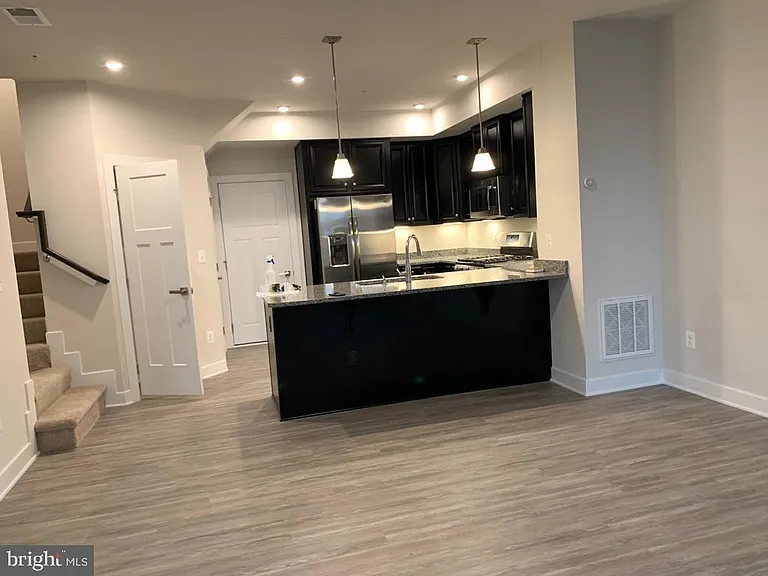 42595 Burbank Ter — Photo 4