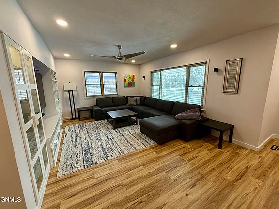 4th image of 551 6th St NE