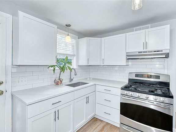 4th image of 158 Howard Rd