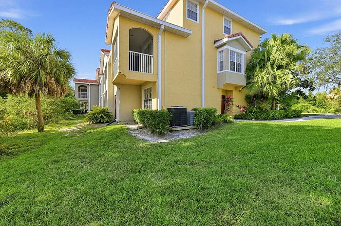 3 bed, 3.0 bath, 1559 sqft, $2,500 — Photo 2