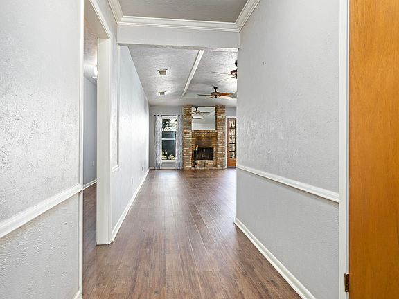 3rd image of 6760 Gladys Ave